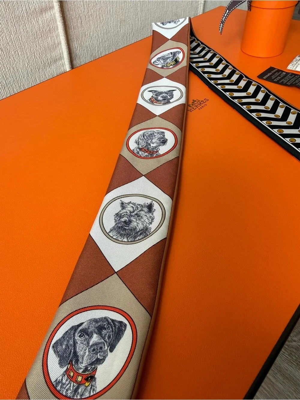 Hermès Colliers et Chiens Forever Twilly Scarf - Noir/Blanc/Caramel